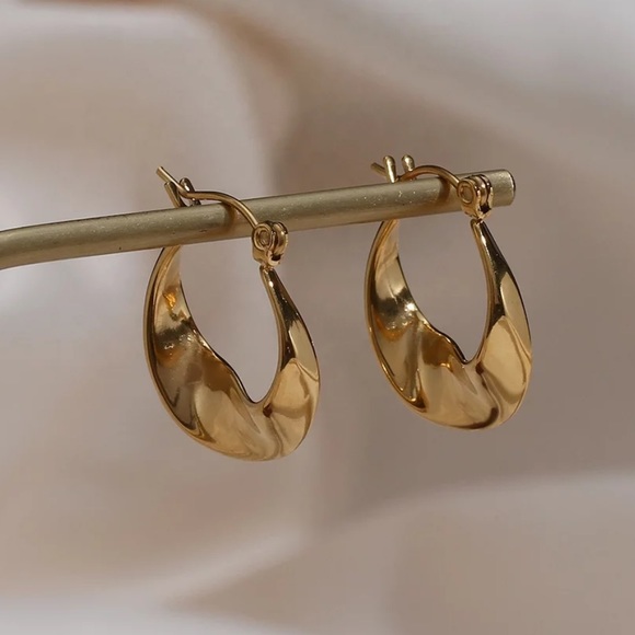 New 18K Gold Vintage Irregular Hoop Earrings, wonderful Earrings, wow Earrings - Picture 4 of 6